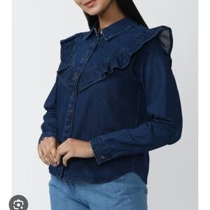 American Eagle women’s blue oversized Denim shirt